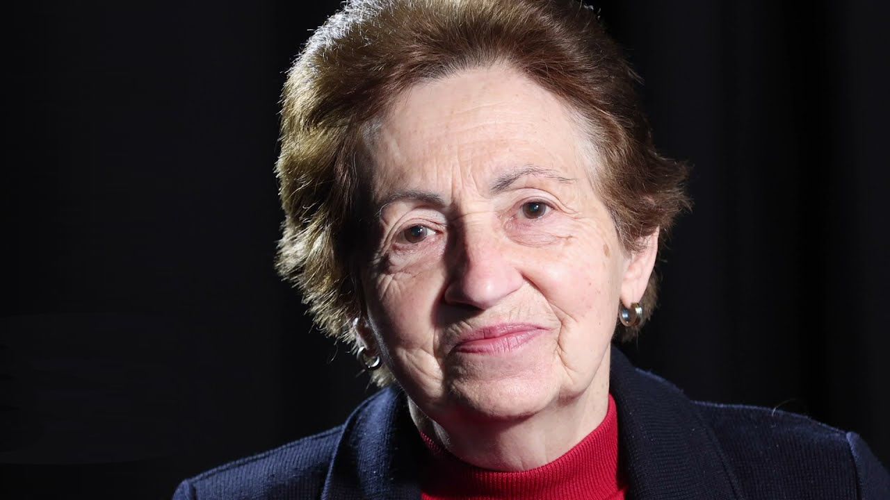 Mujeres mayores interpretan 'Poema a la vejez' de Saramago Mujeres mayores interpretan 'Poema a la vejez' de Saramago