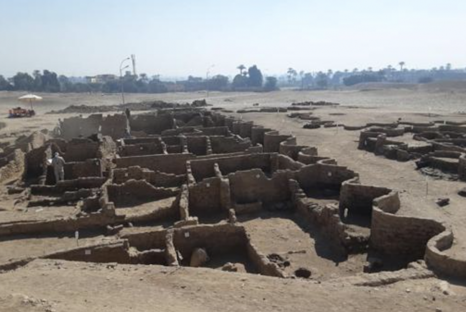 Hallan en Egipto la 'Ciudad Perdida' de Luxor, el mayor descubrimiento desde la tumba de Tutankamón - Facebook de Zahi Hawass