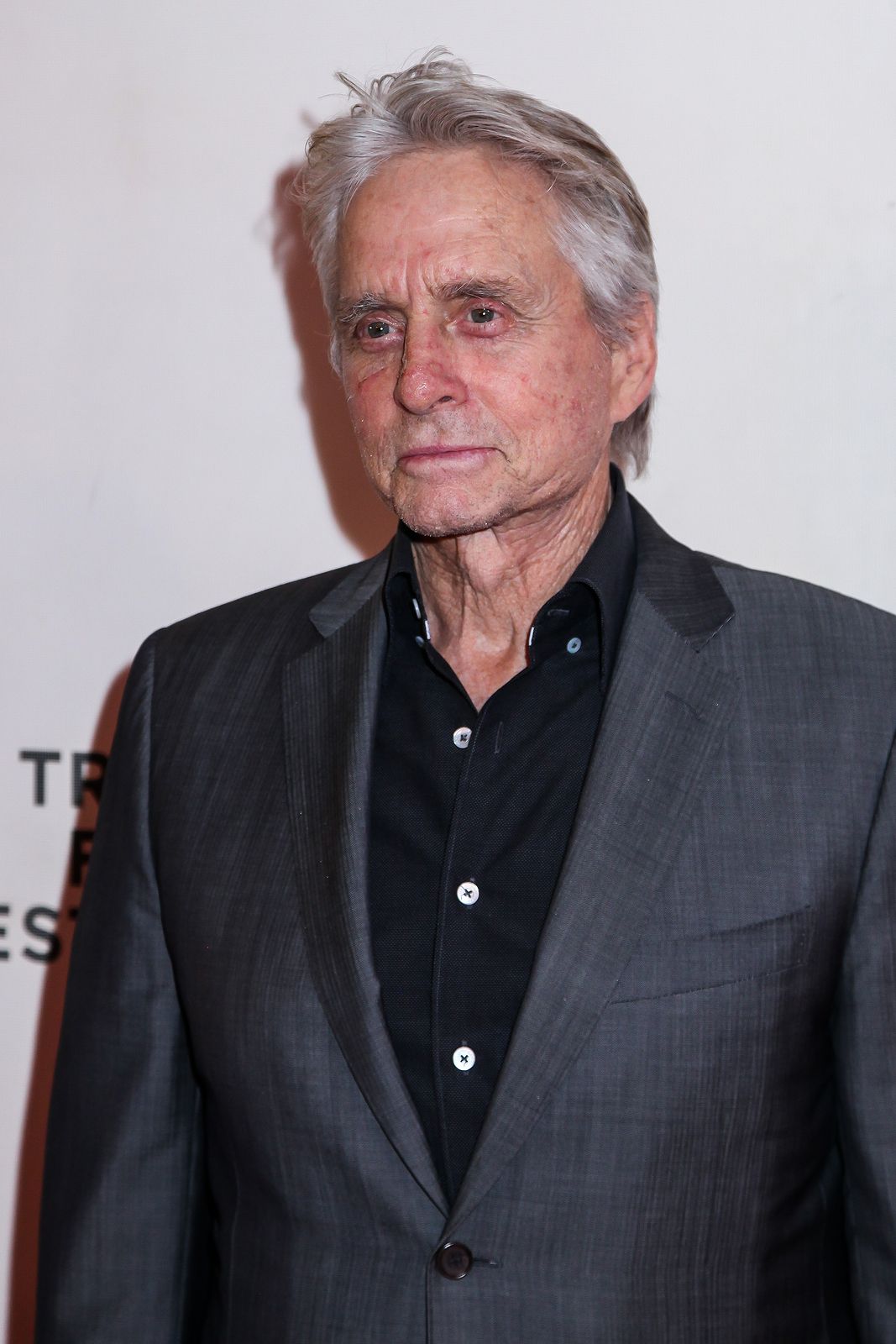 Confunden a Michael Douglas con el abuelo de su hija y esta es su reacción