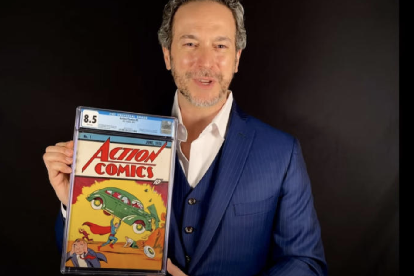 Vincent Zurzolo, copropietario de la web ComicConnect, con el ejemplar vendido. Foto: Youtube