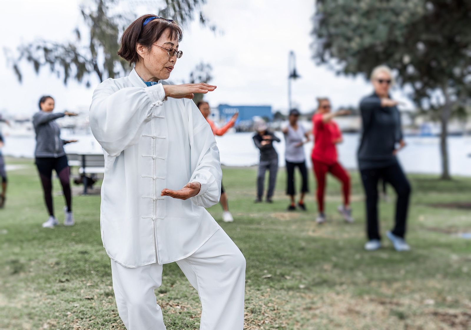 El Tai Chi, una práctica ancestral contra el dolor lumbar. Bigstock