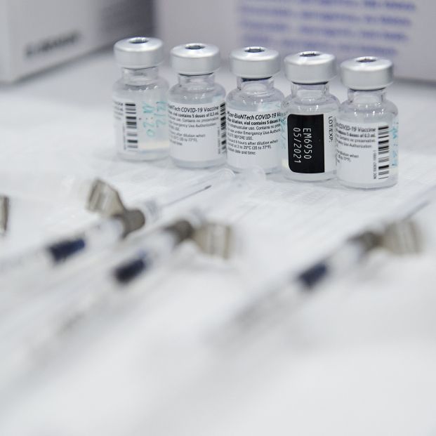 Madrid adelanta la segunda dosis de AstraZeneca a mayores de 60 a causa de las nuevas variantes. Foto: Europa Press