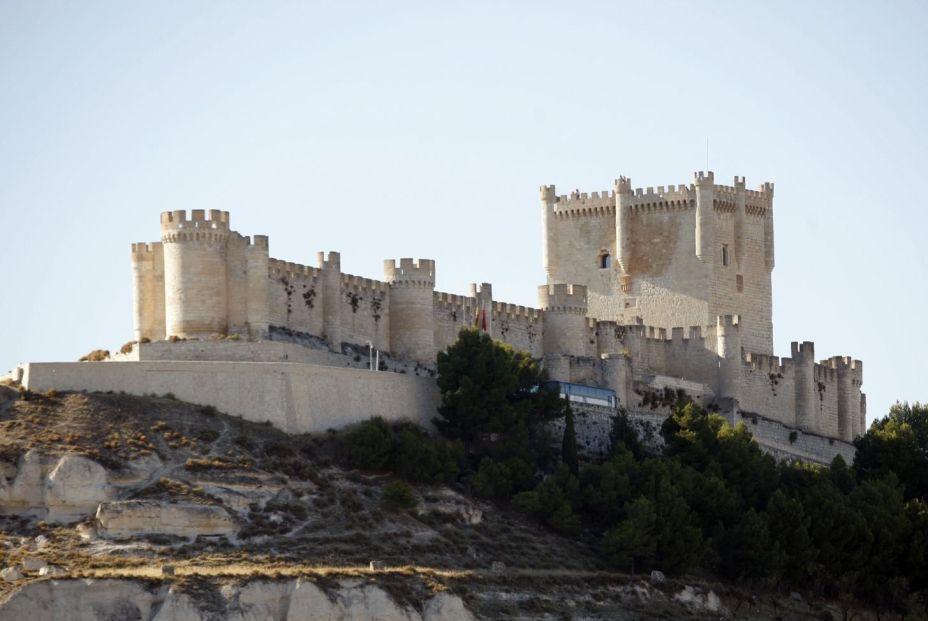 Ruta por los castillos de Valladolid. Castillo Peñafiel Foto: provinciadevalladolid.com