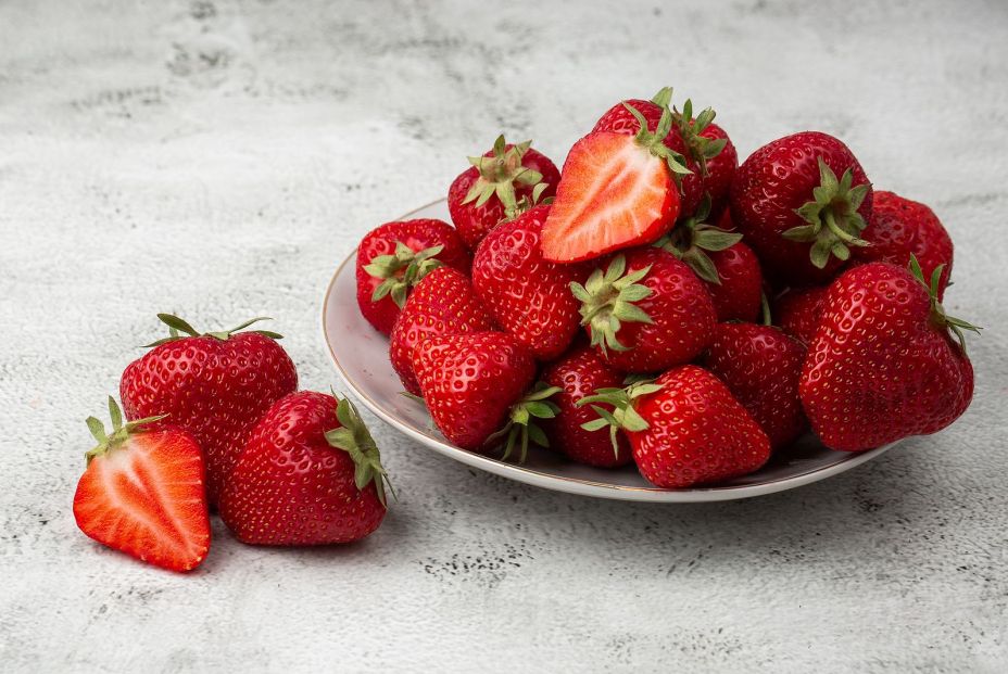 Alimentos para hidratarnos en verano de manera natural: fresas 