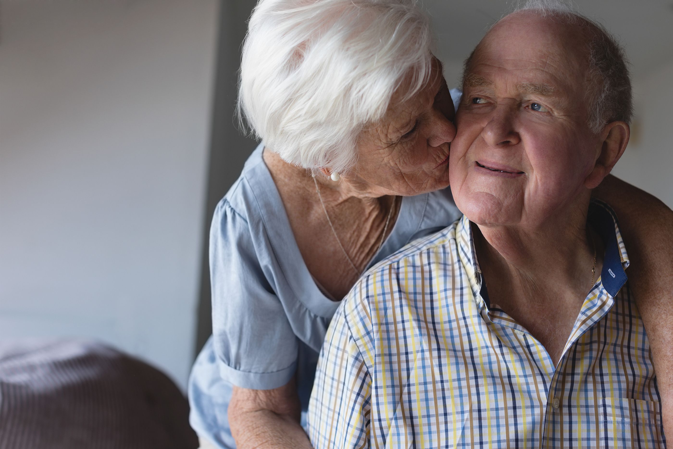 Los mayores necesitan más besos: "En la tercera edad es cuando más hace falta el contacto"