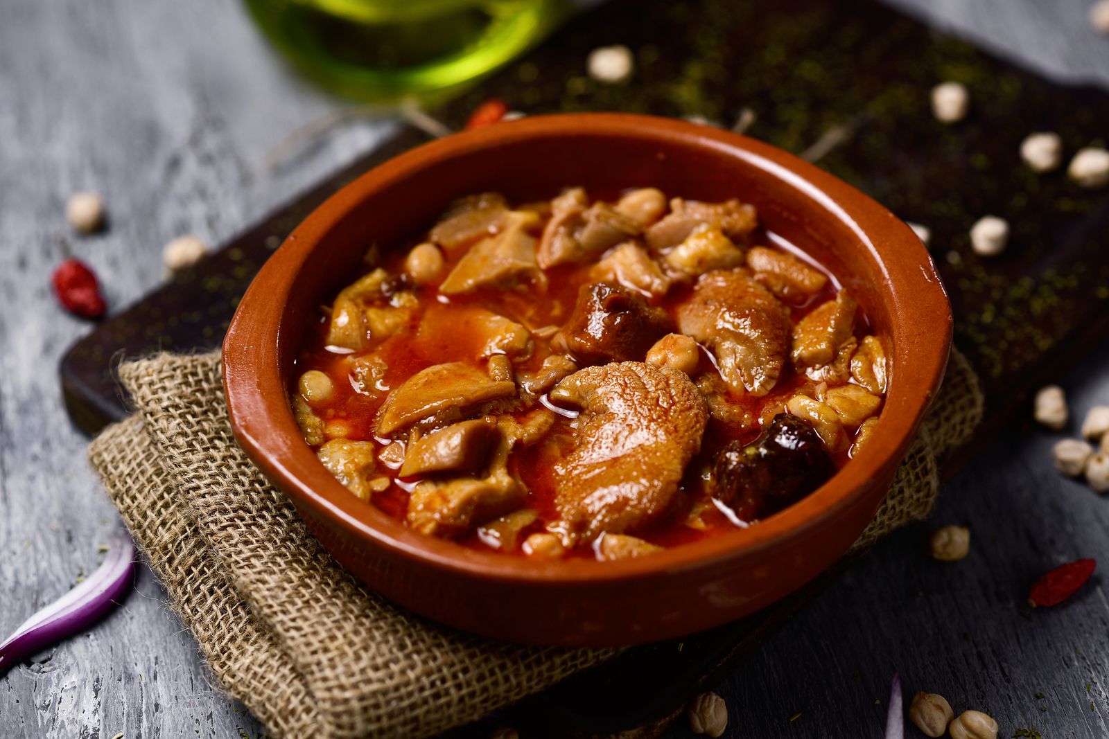 Callos, una receta de casquería de toda la vida (bigstock)