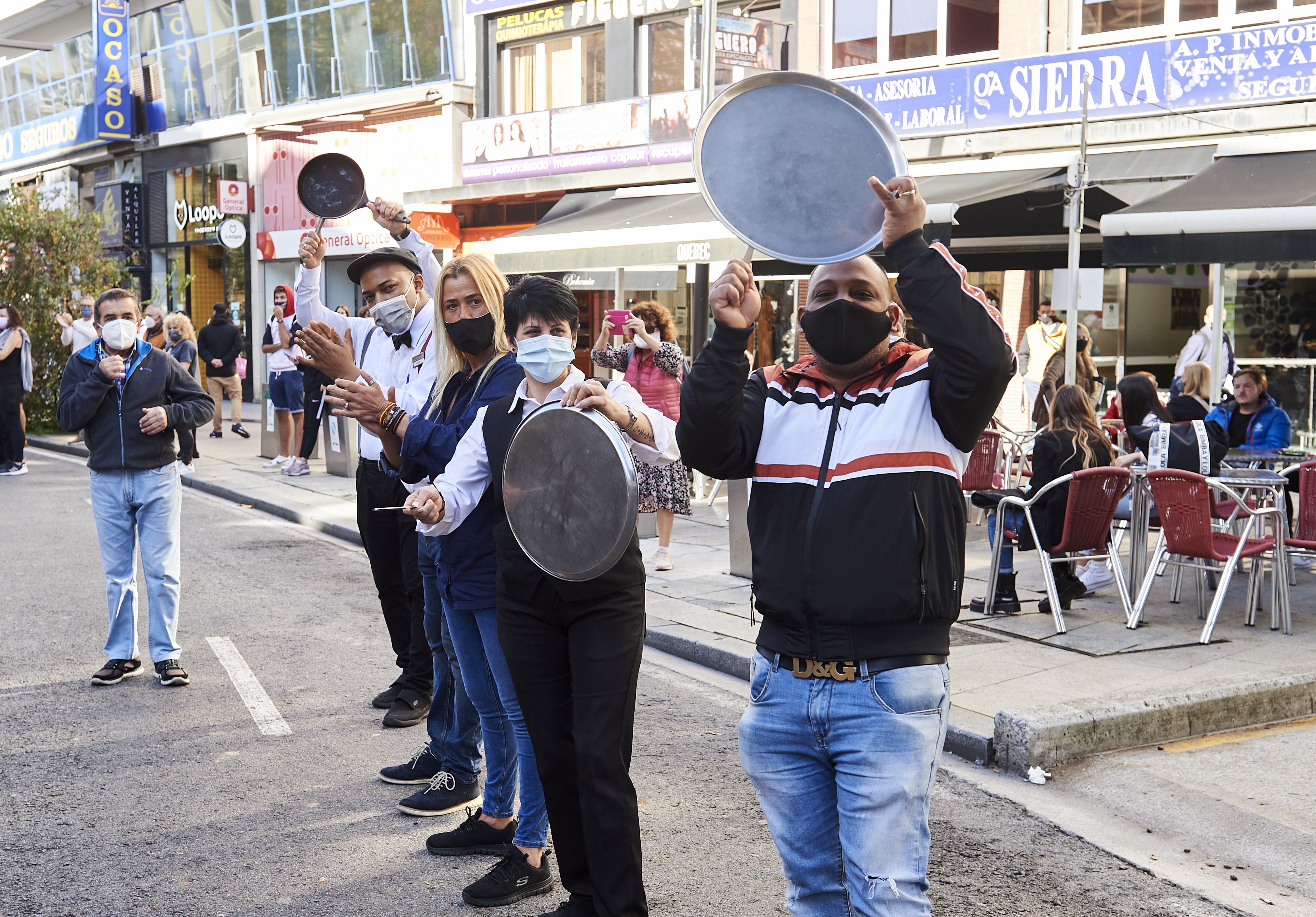 Cantabria cierra el interior de la hostelería tras entrar en alerta 3