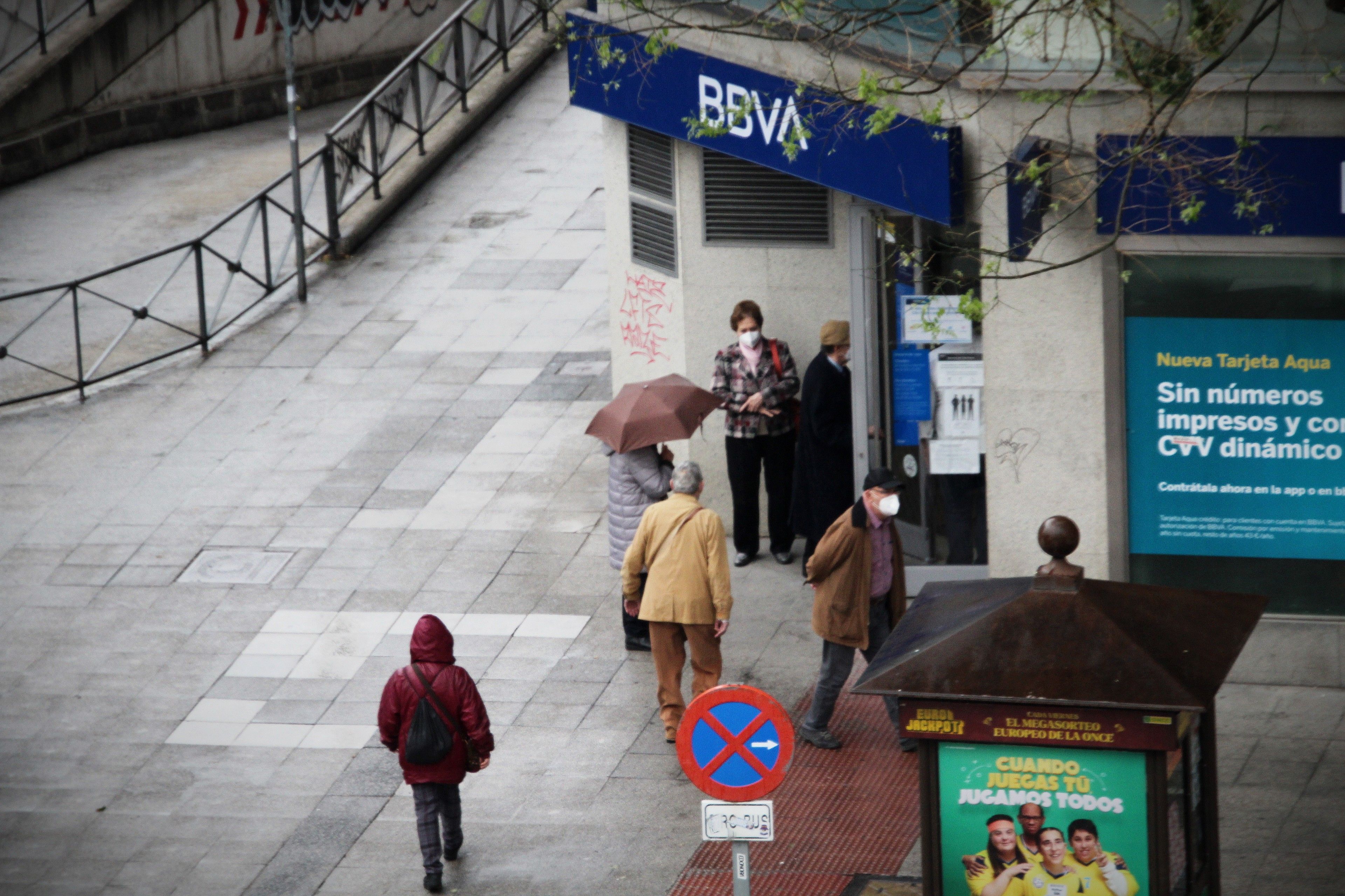 Los mayores, en pie de guerra contra la banca y su nuevo modelo de relación con el cliente