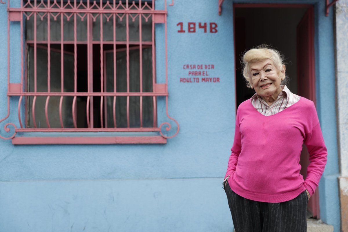 Samantha Flores, 88 años y fundadora de un centro para mayores LGBT: "Luchamos contra la soledad"