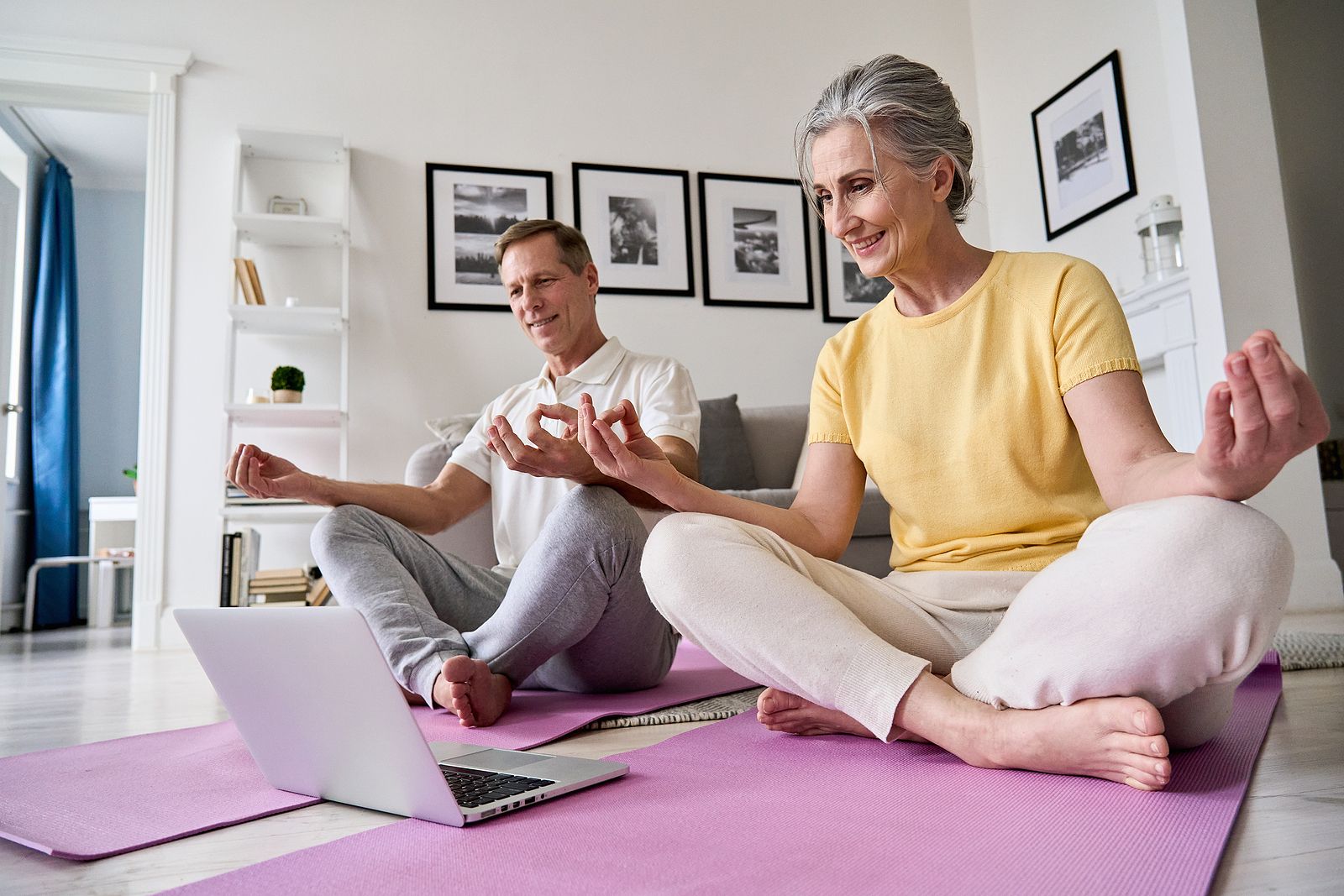 ¿Escoliosis? Prueba estos ejercicios de Pilates para frenar su evolución. Foto: Bigstock