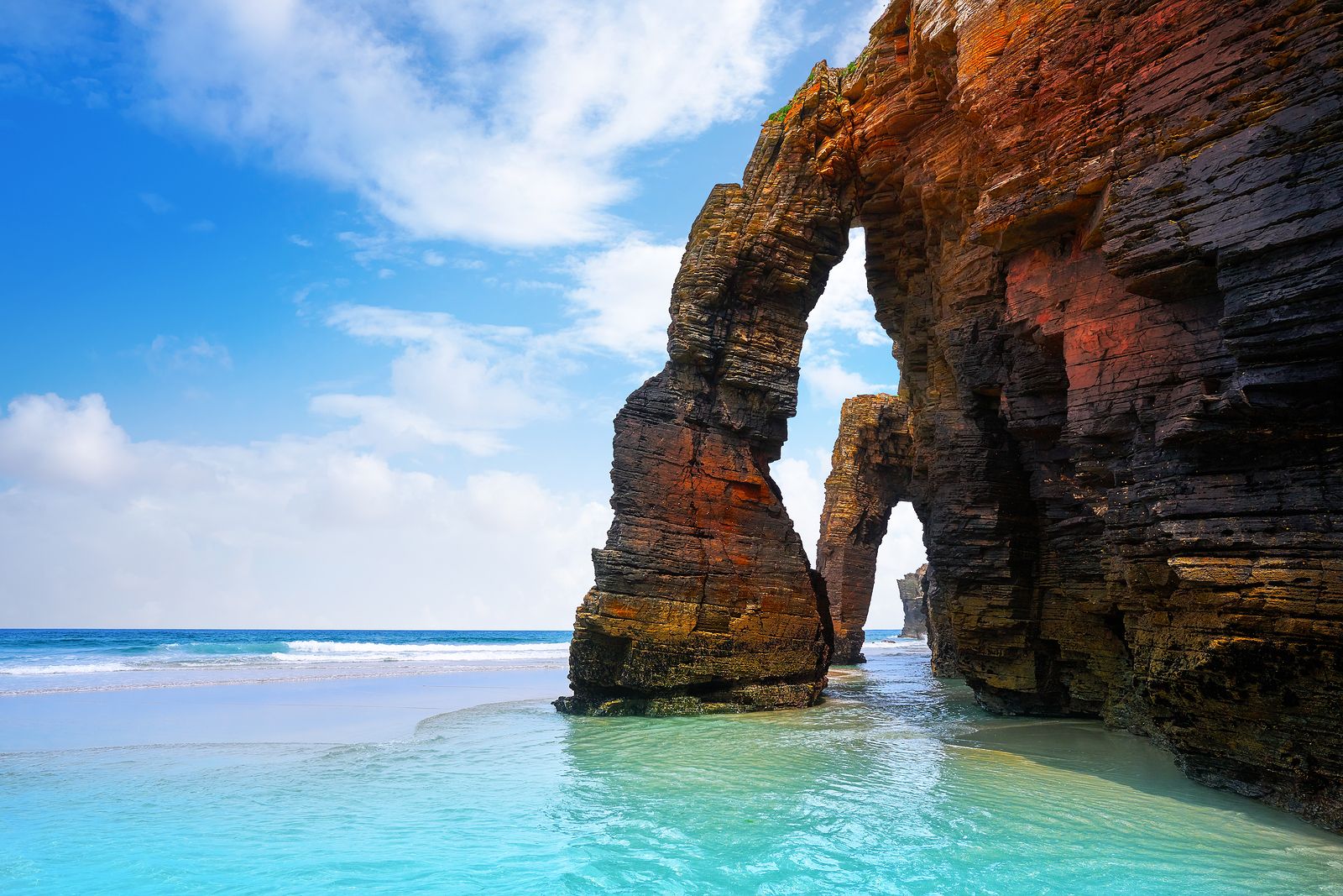 Playa de Las Catedrales (bigstock)