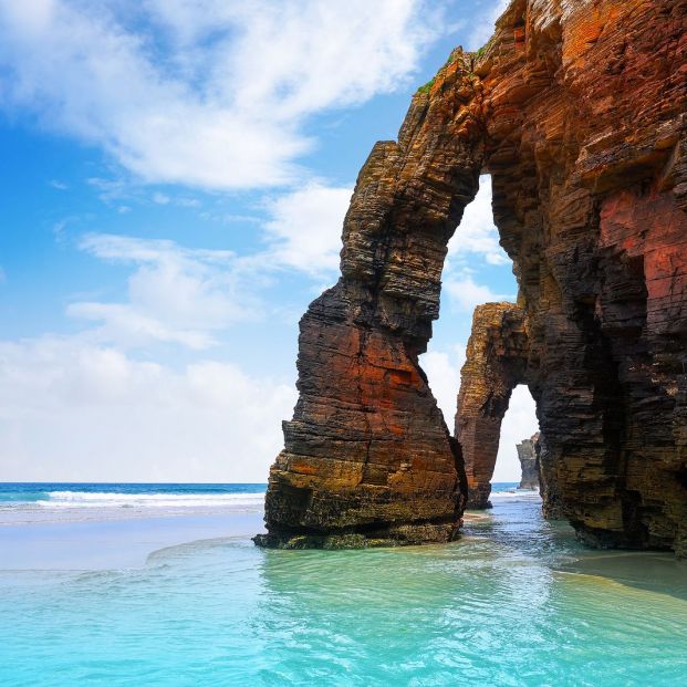 Playa de Las Catedrales (bigstock)