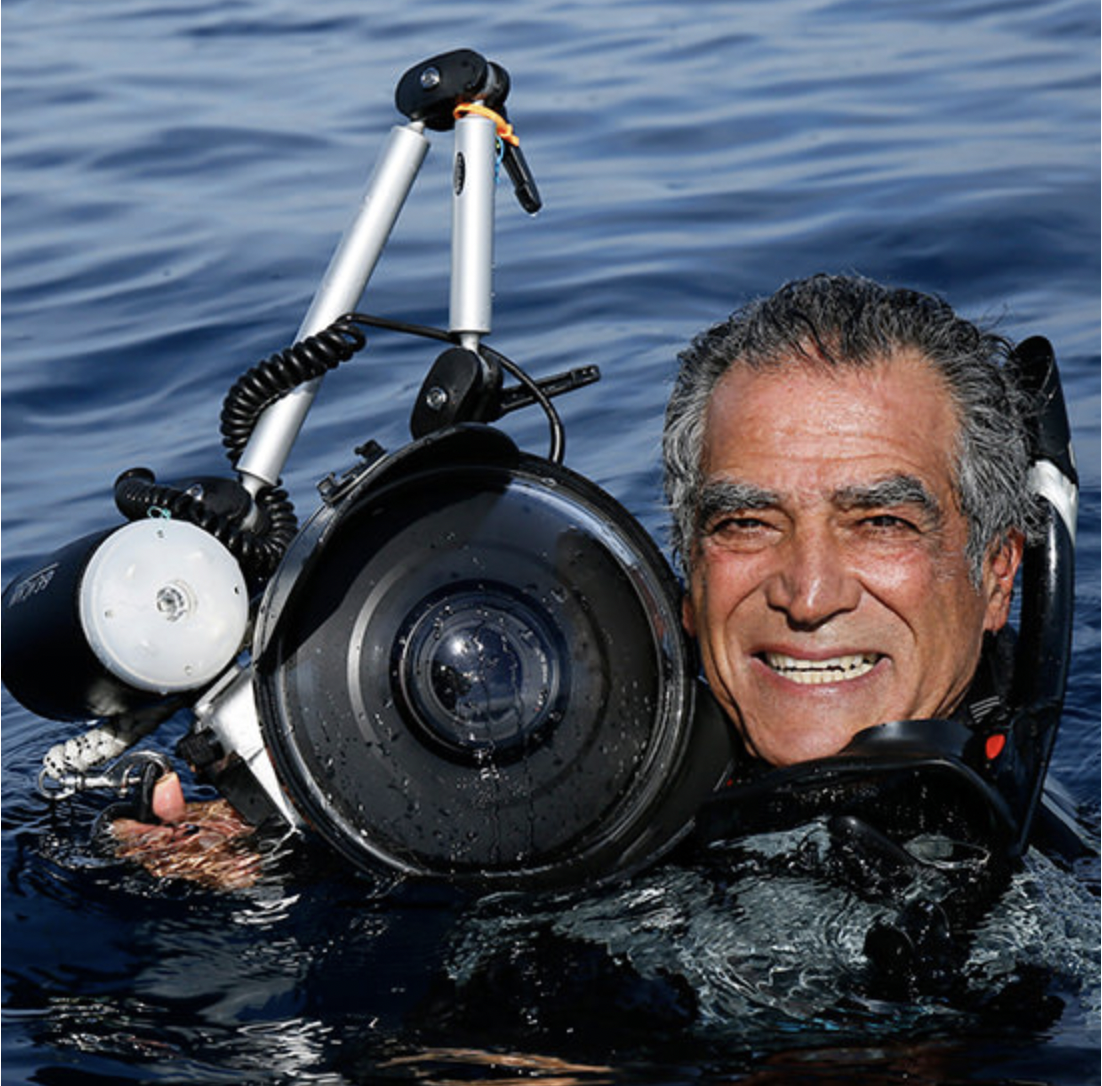 Amos Nachoum, el fotógrafo de 70 años que inmortaliza tiburones sin jaula de seguridad  (Foto: web Amos Photography)