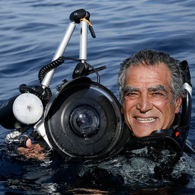 Amos Nachoum, el fotógrafo de 70 años que inmortaliza tiburones sin jaula de seguridad  (Foto: web Amos Photography)