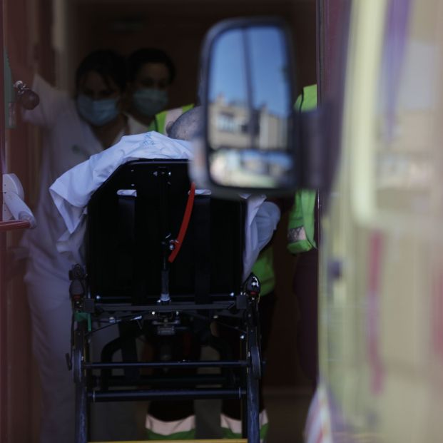 Trasladan el cuerpo de la anciana que fue enterrada en Xove (Lugo) con la identidad de su compañera. Foto: Europa Press Trasladan el cuerpo de la anciana que fue enterrada en Xove (Lugo) con la identidad de su compañera. Foto: Europa Press
