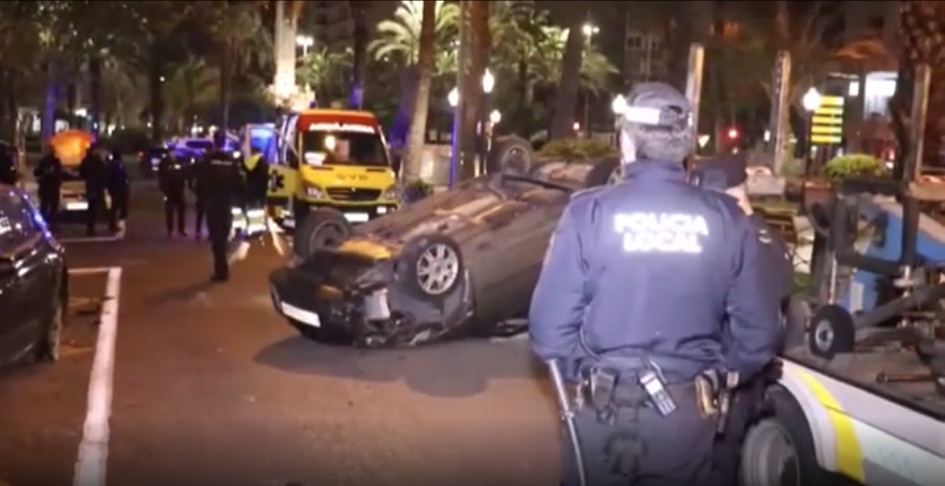 Tres heridos en un aparatoso accidente en el centro de Alicante