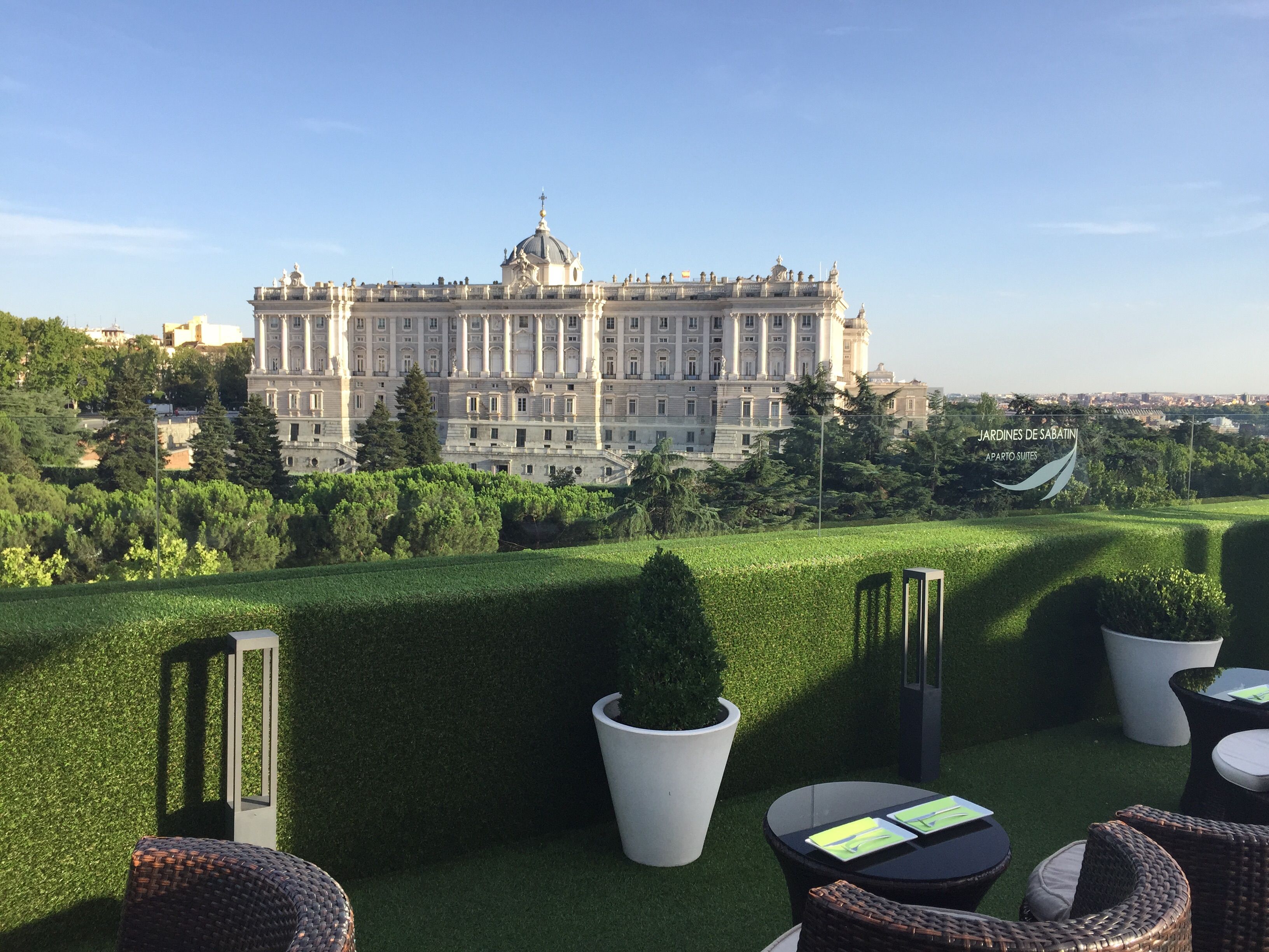 Las mejores vistas de Madrid se disfrutan desde sus terrazas. Foto: Terraza Jardines de Sabatini