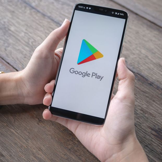 Los ciberdelincuentes pueden instalar programas maliciosos que adquieren o descargan aplicaciones de Google Play 