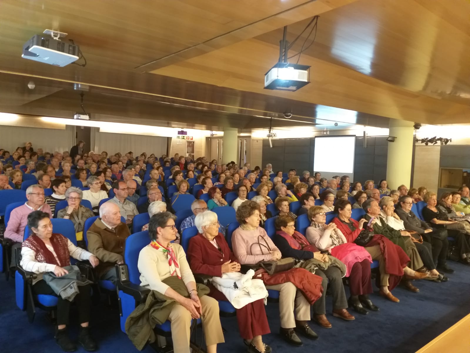 Salón de actos del Imserso donde UMER organiza sus conferencias.