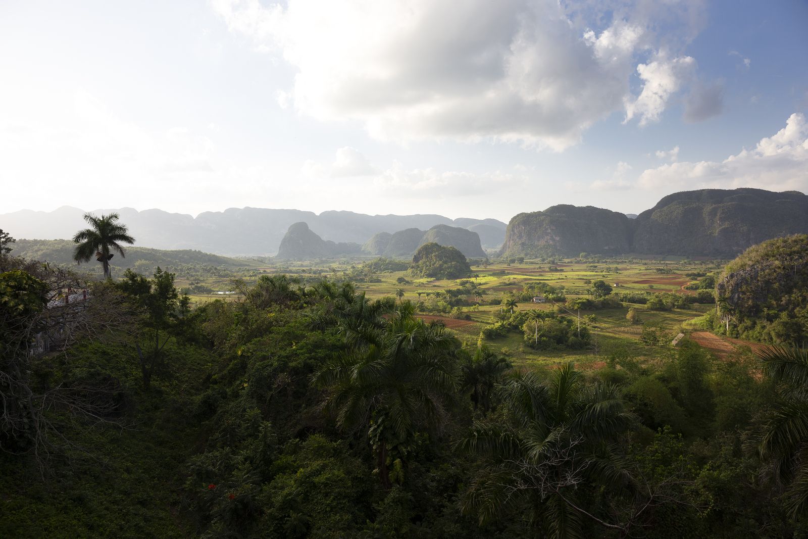 Valle de Viñales en Cuba. Medidas para personas mayores en entornos tropicales Valle de Viñales en Cuba. Medidas para personas mayores en entornos tropicales