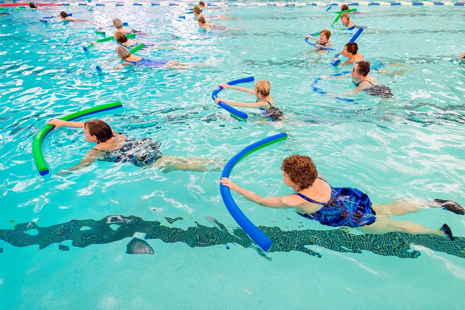 Mujeres practicando aquafitness (Creative commons)