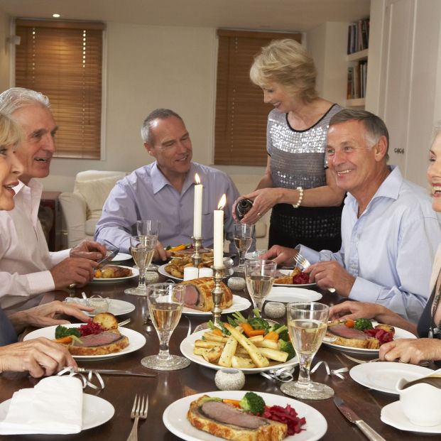 Reunión de amigos (bigstock)