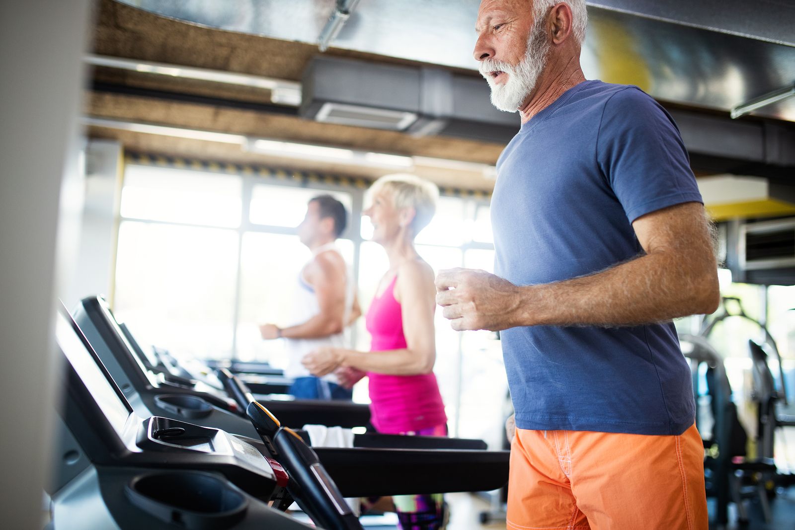 Vigilar el ritmo cardiaco al hacer deporte: Correr en una cinta