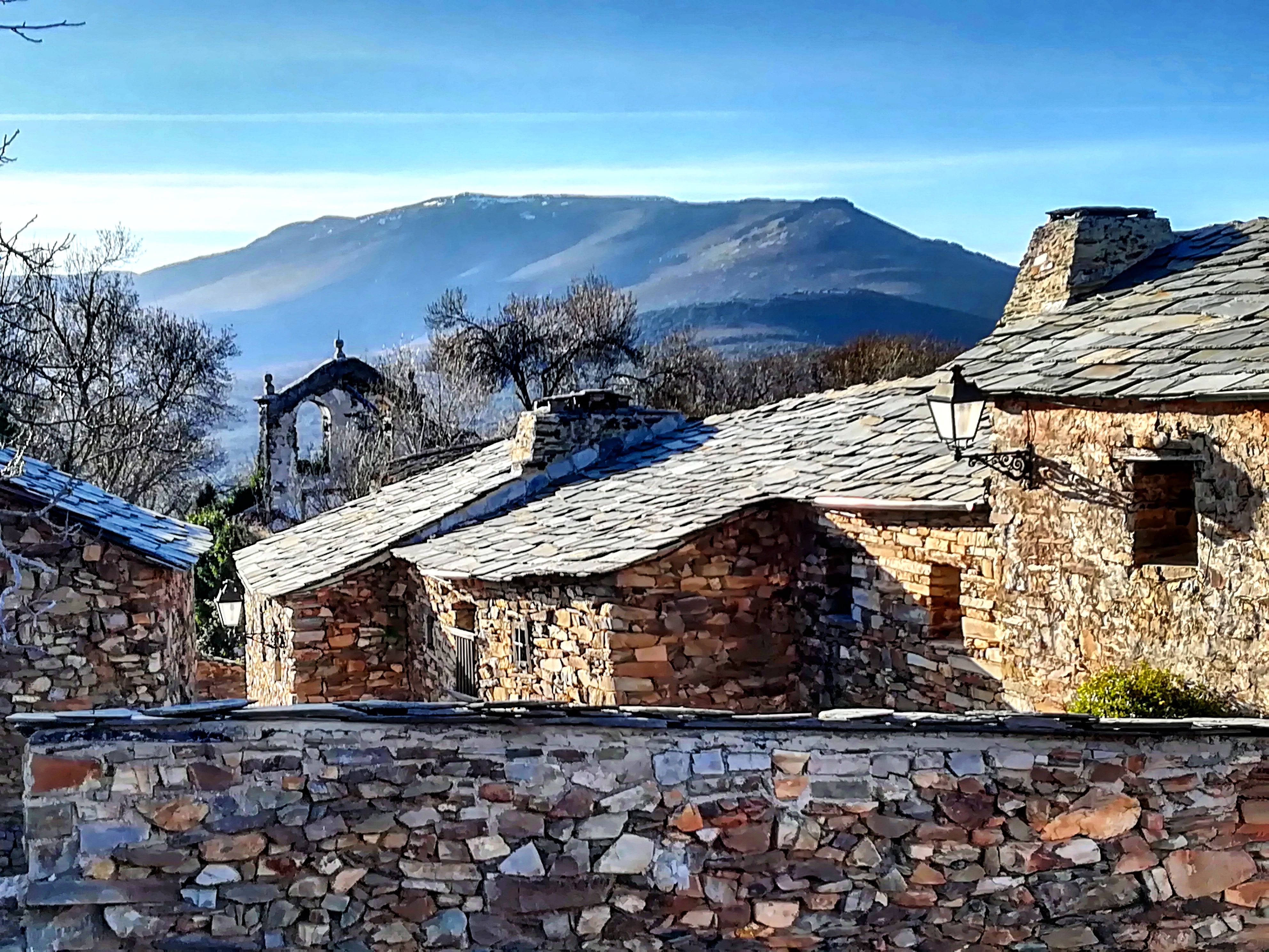 Pueblos negros (Carlos Losada)