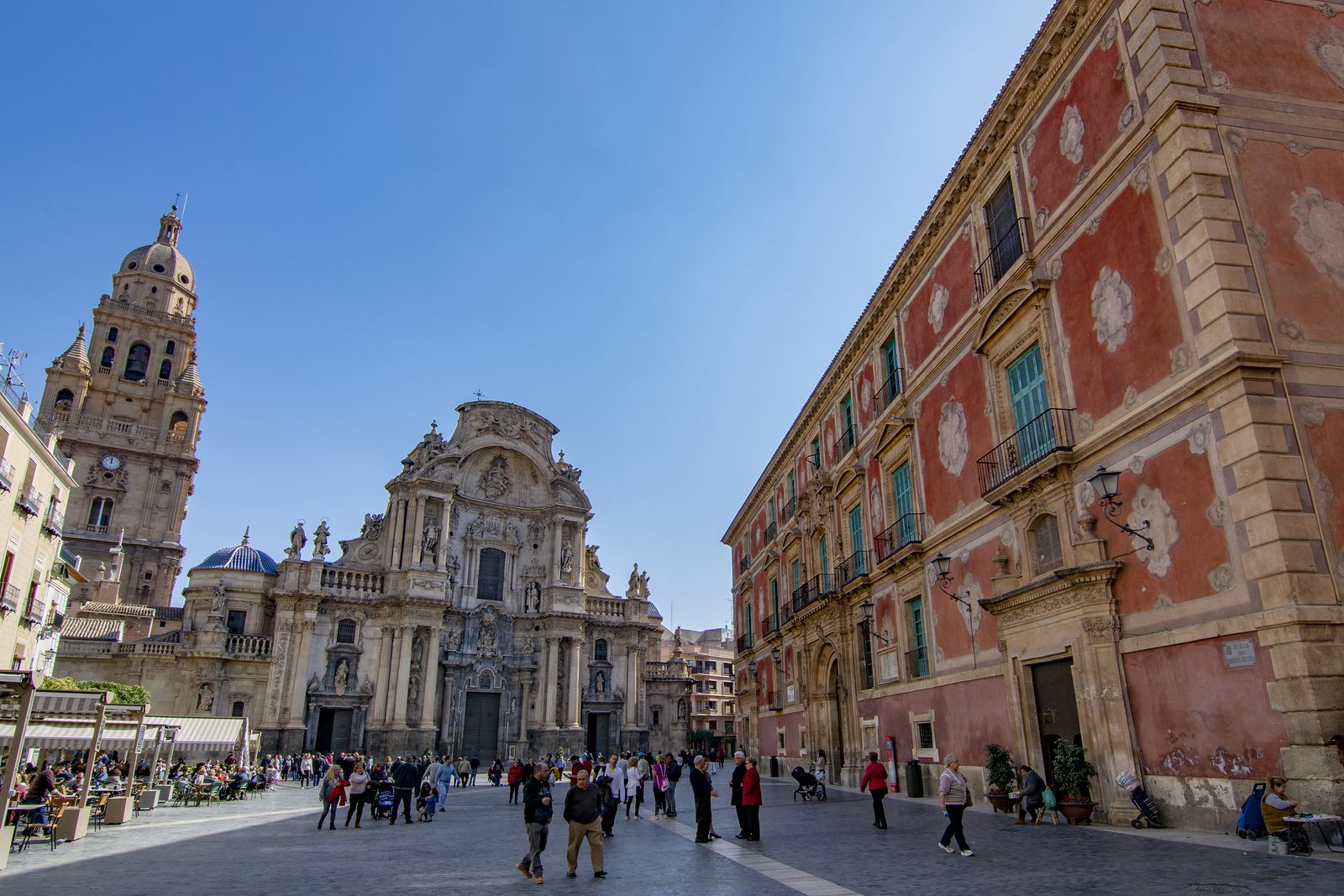 Plaza de la Catedral de Santa María de Murcia (BigStock)