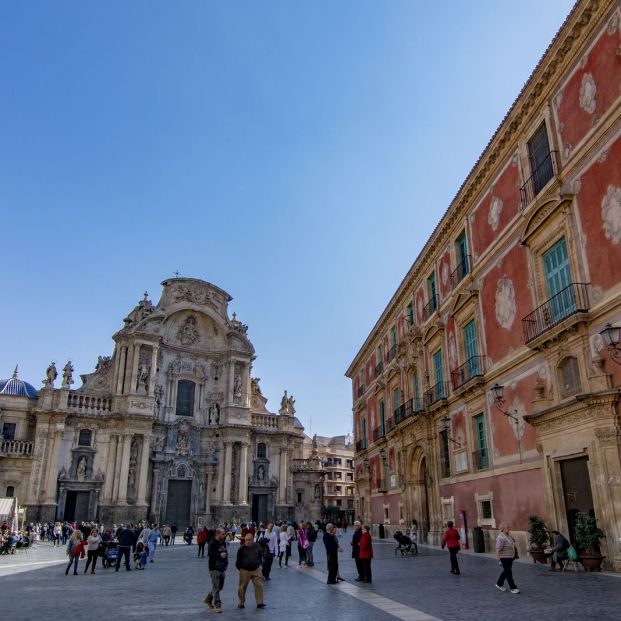 Plaza de la Catedral de Santa María de Murcia (BigStock)