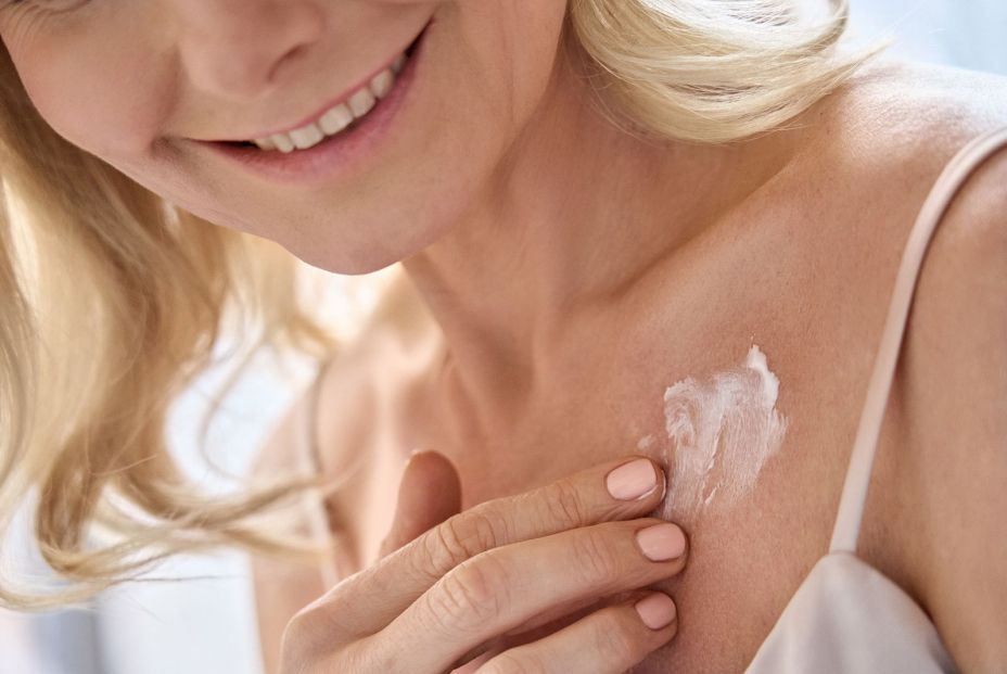 Productos para cuidar la piel más fina y sensible de tu cuerpo: cuello, escote y pecho
