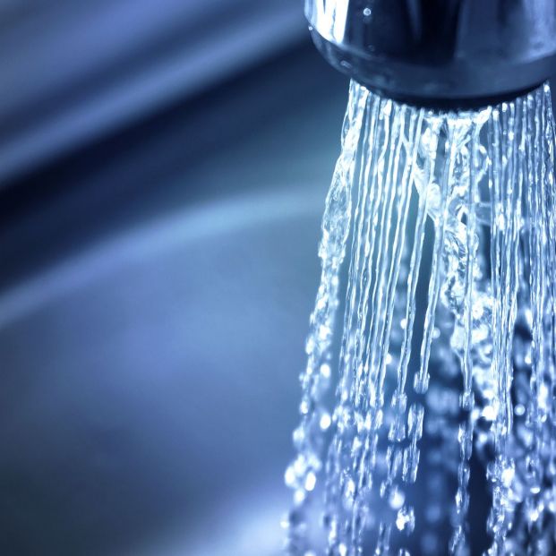 ¿Cómo puedo reducir el consumo de agua en mi hogar? (Big stock)