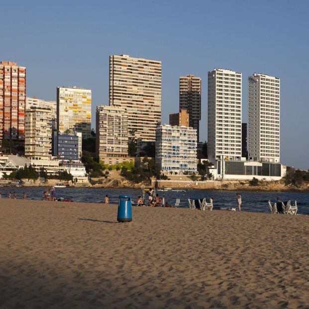 Playas urbanas Benidorm (Bigstock)