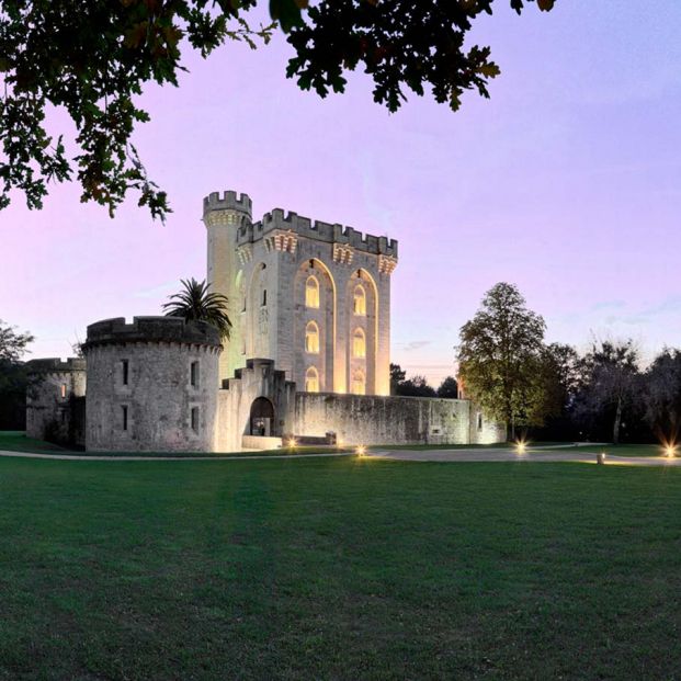 ¿Te gustan los castillos medievales? ¿Sabes que es posible dormir en ellos? (Castillo de Arteaga)