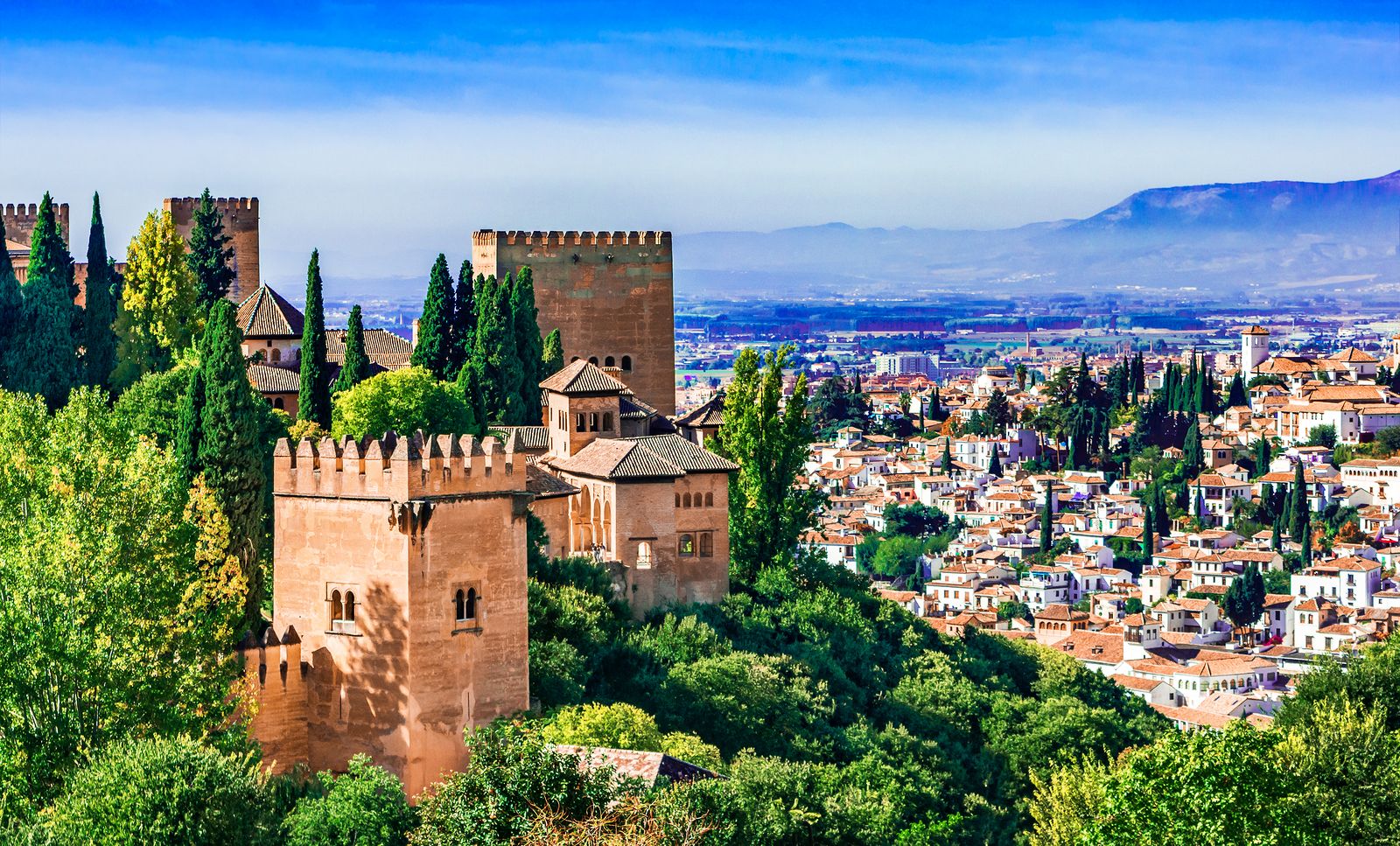 Vista de la ciudad de Granada (bigstock)