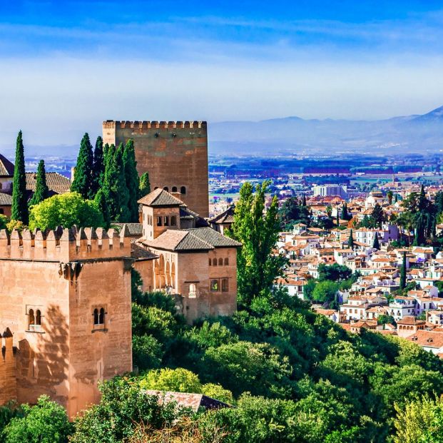 Vista de la ciudad de Granada (bigstock) Vista de la ciudad de Granada (bigstock)