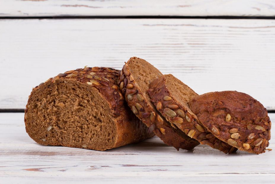bigstock pan integral o pan de grano completo