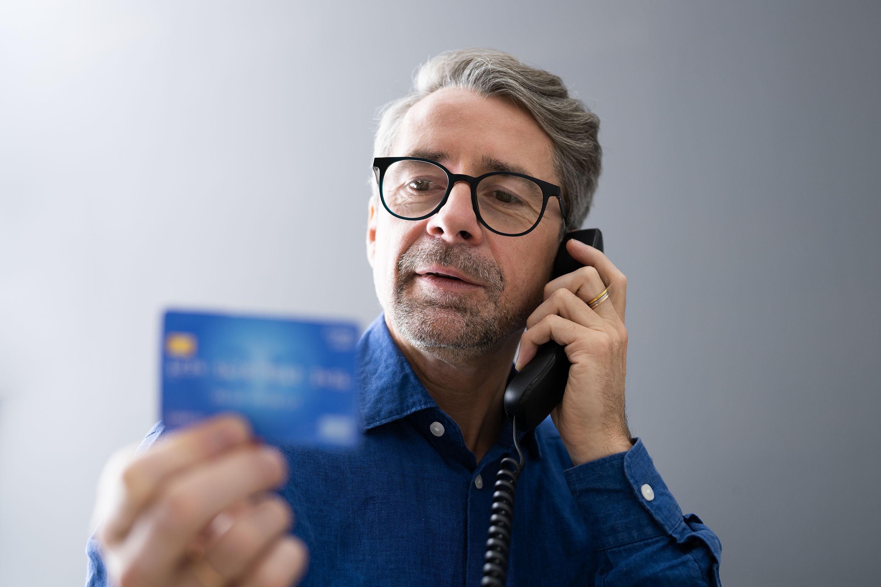 La Policía acaba con un fraude telefónico que afectaba en gran medida a mayores de 65 años. Foto: Bigstock