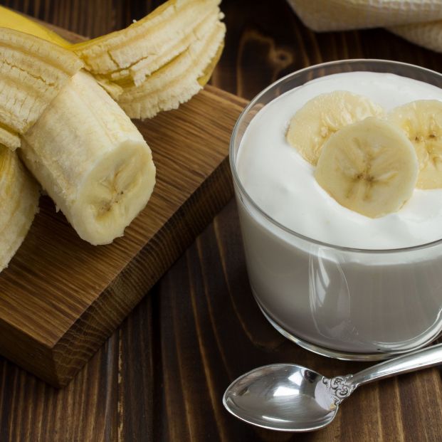Plátano y leche (bigstock)