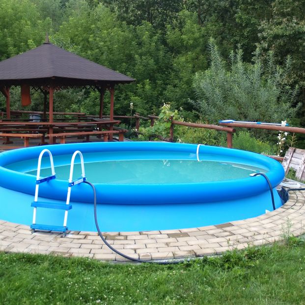 Estos son los peligros de montar una piscina hinchable en terrazas o azoteas