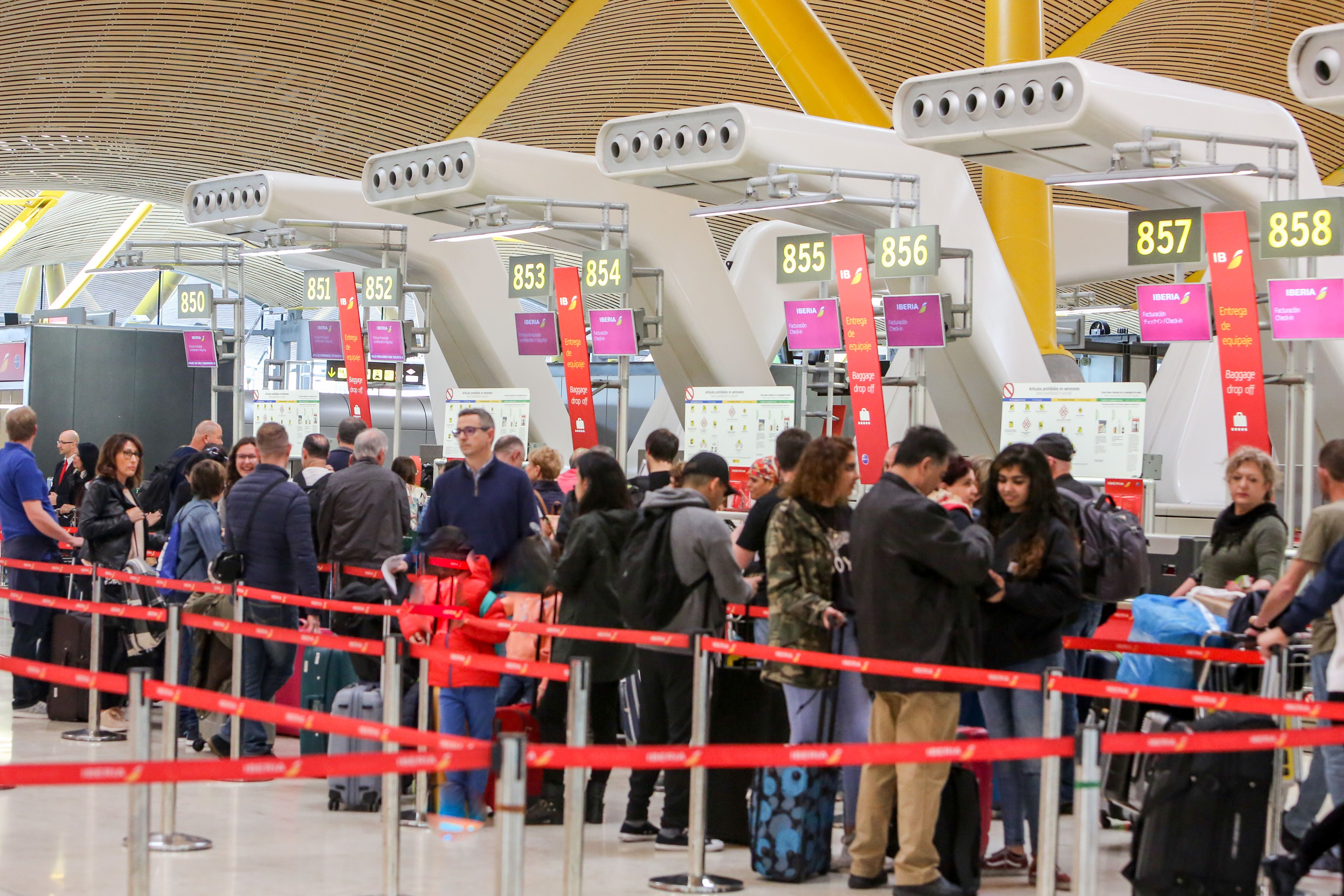 Los afectados por la huelga de Air Nostrum podrán reclamar el importe íntegro del billete