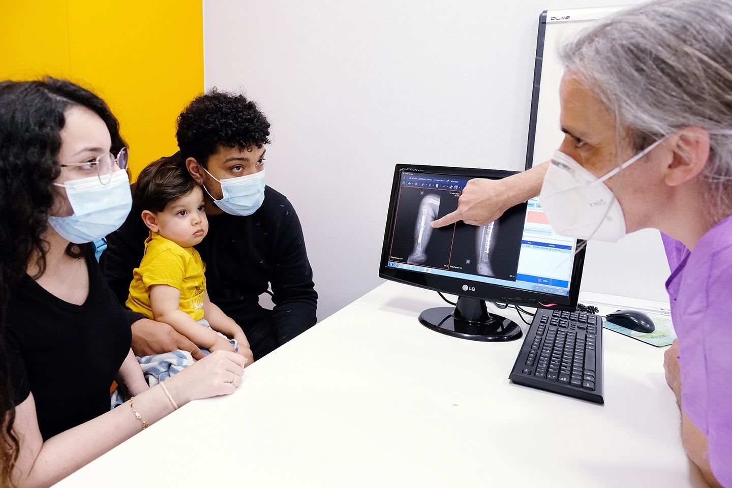 Isaac: el bebé de 23 meses al que han salvado la pierna derecha con un autotrasplante. Foto: Europa Press