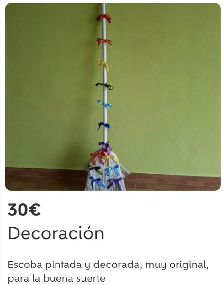 Escoba decorada en Wallapop (Foto: Wallapuff)