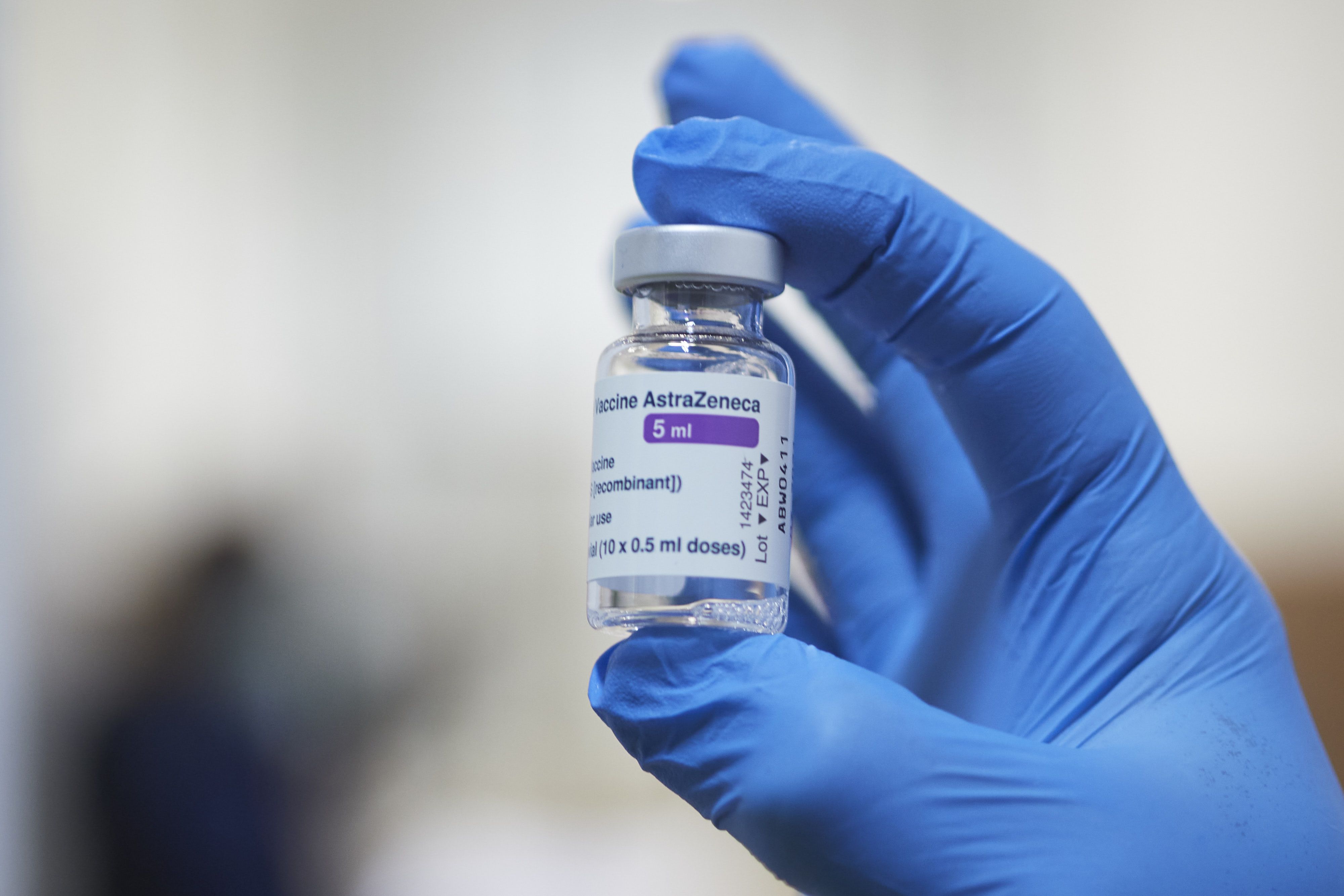 El Comité de Bioética avala que los vacunados con AstraZeneca puedan recibir la segunda dosis