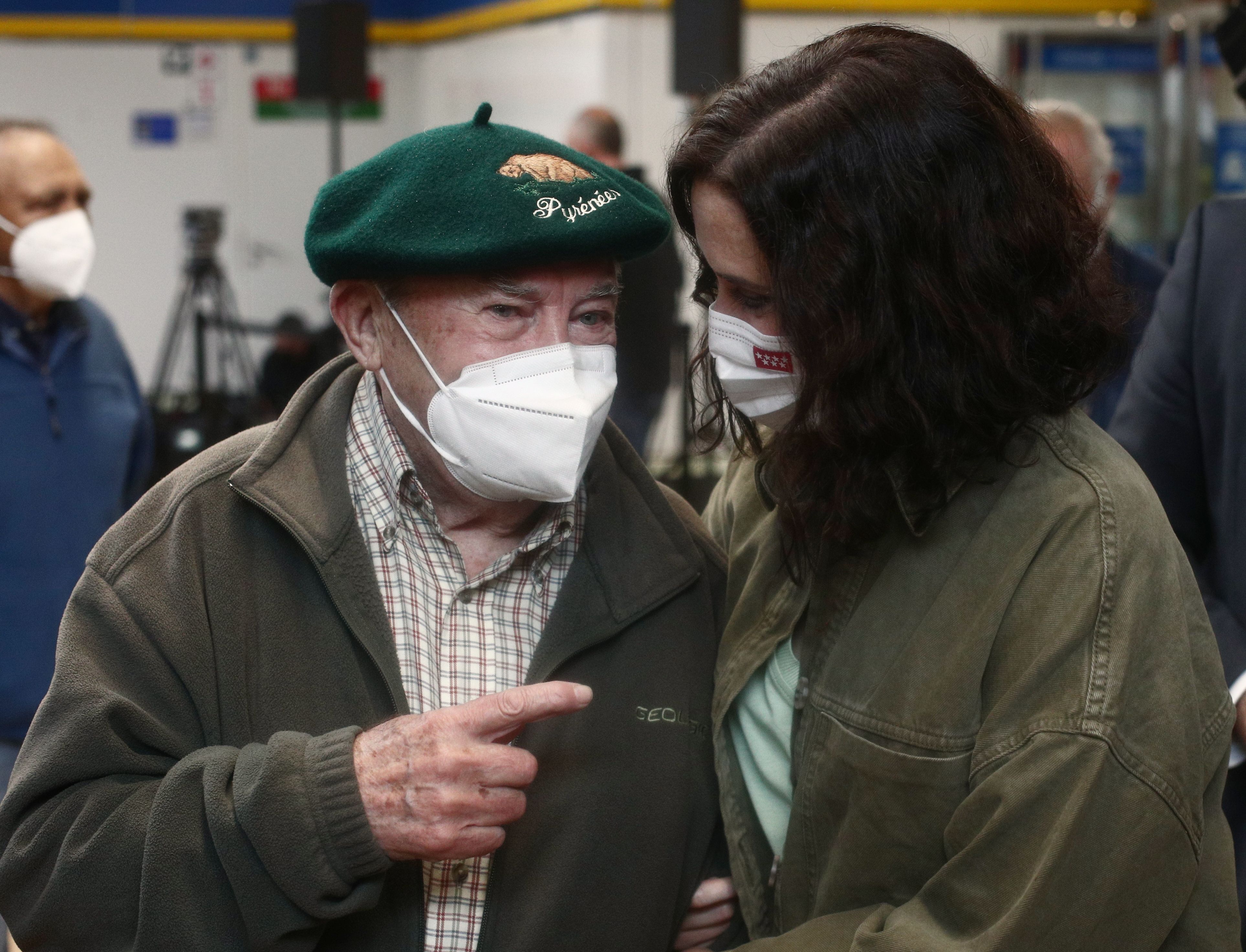 Acabar con la crispación y otras 8 peticiones de los mayores a Ayuso