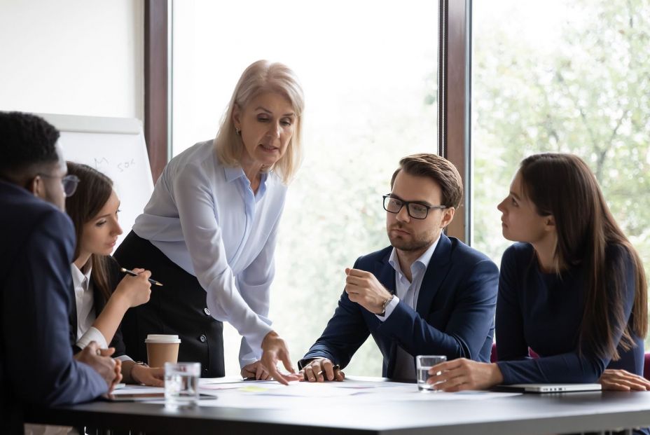 Reskilling laboral: tendencia clave para que el talento sénior no pierda oportunidades