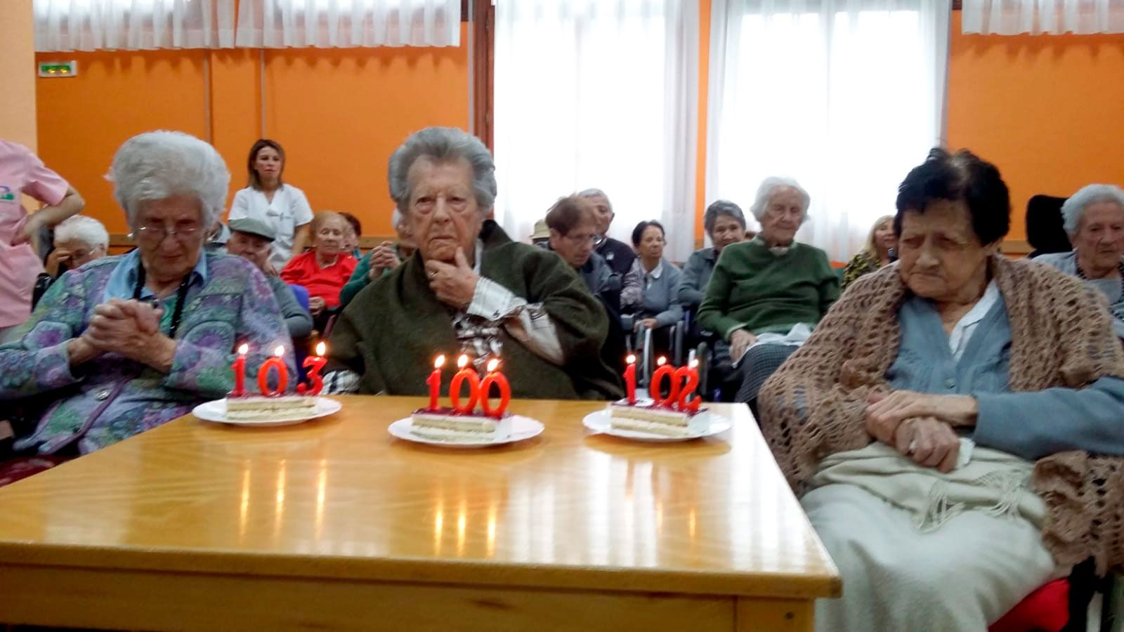 Felisa, María Pilar y Sabina, 305 años de experiencia y vida