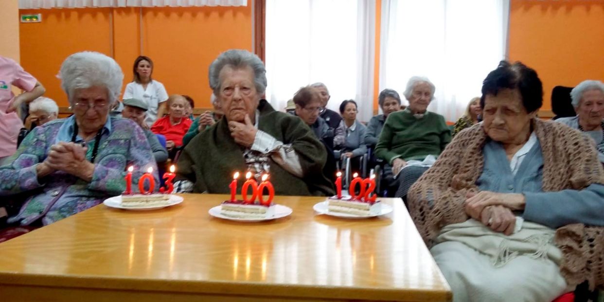Felisa, María Pilar y Sabina, 305 años de experiencia y vida Felisa, María Pilar y Sabina, 305 años de experiencia y vida