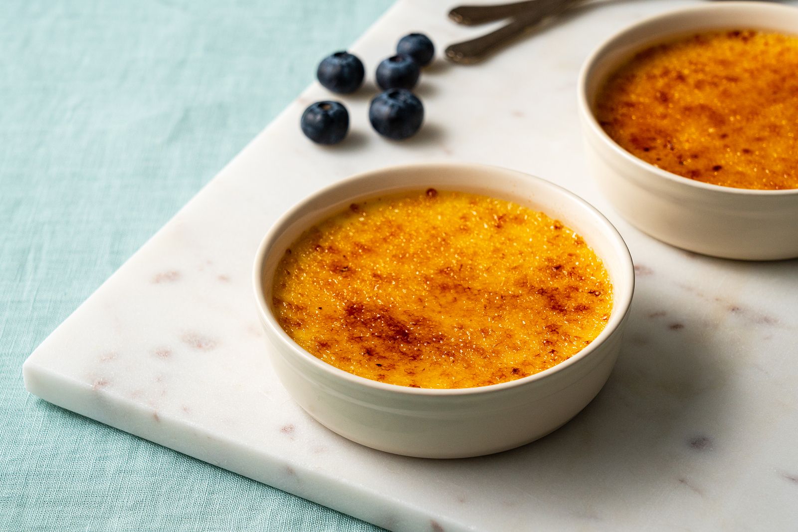 ¿Sabes preparar crema catalana? Aquí te dejamos unos consejos para que salga perfecta. Foto: bigstock