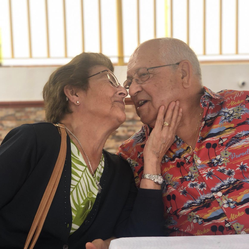 El amor de esta pareja de abuelos gaditanos ha emocionado a miles de usuarios en Twitter